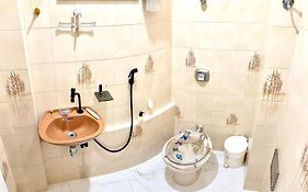 Quarto DOMICILIAR INDIVIDUAL com banheiro exclusivo no Leblon